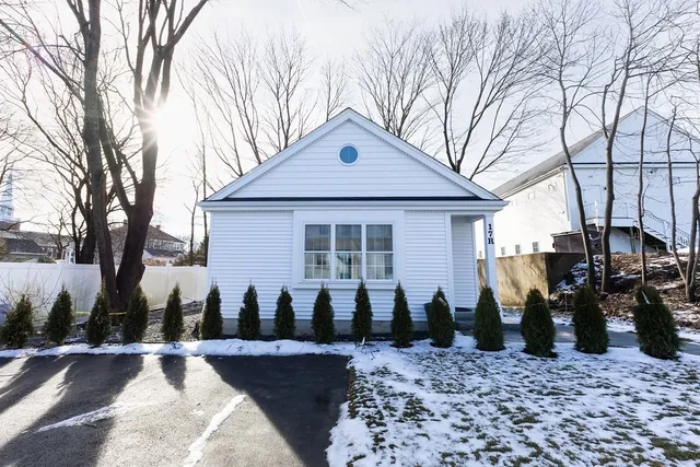 $3,100 | 17 R Harding Road, Norwood, MA 02062