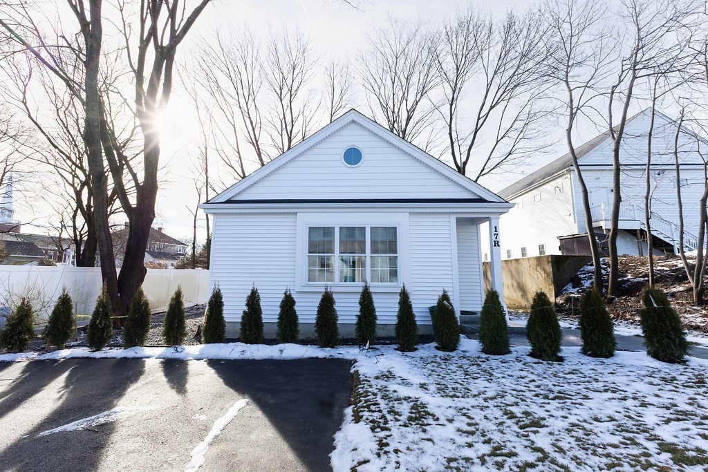 17 R Harding Road Norwood, MA 02062 - Photo 2 of 24
