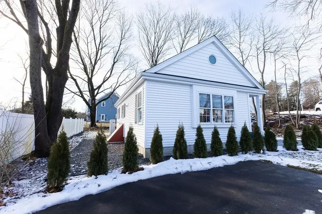 $3,100 | 17 R Harding Road, Norwood, MA 02062