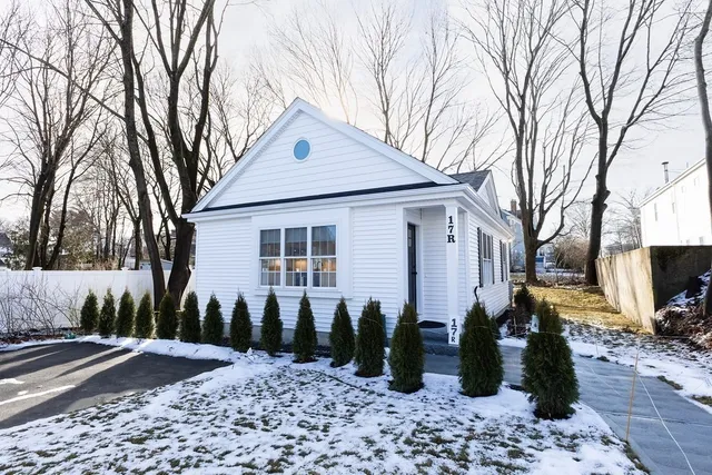 $3,100 | 17 R Harding Road, Norwood, MA 02062