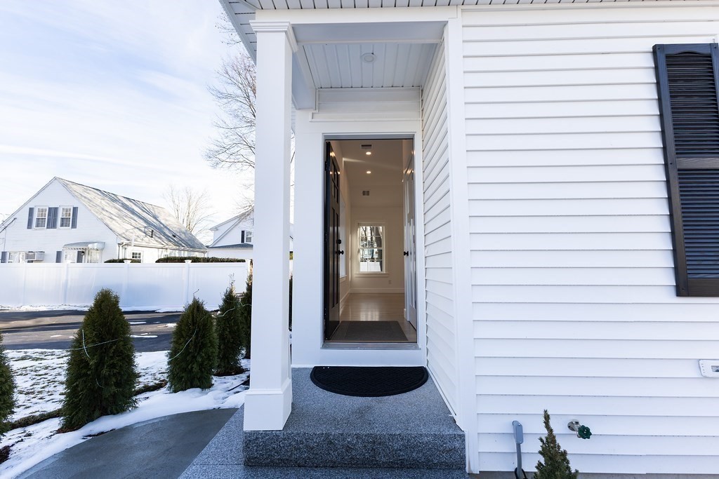 17 R Harding Road Norwood, MA 02062 - Photo 4 of 24