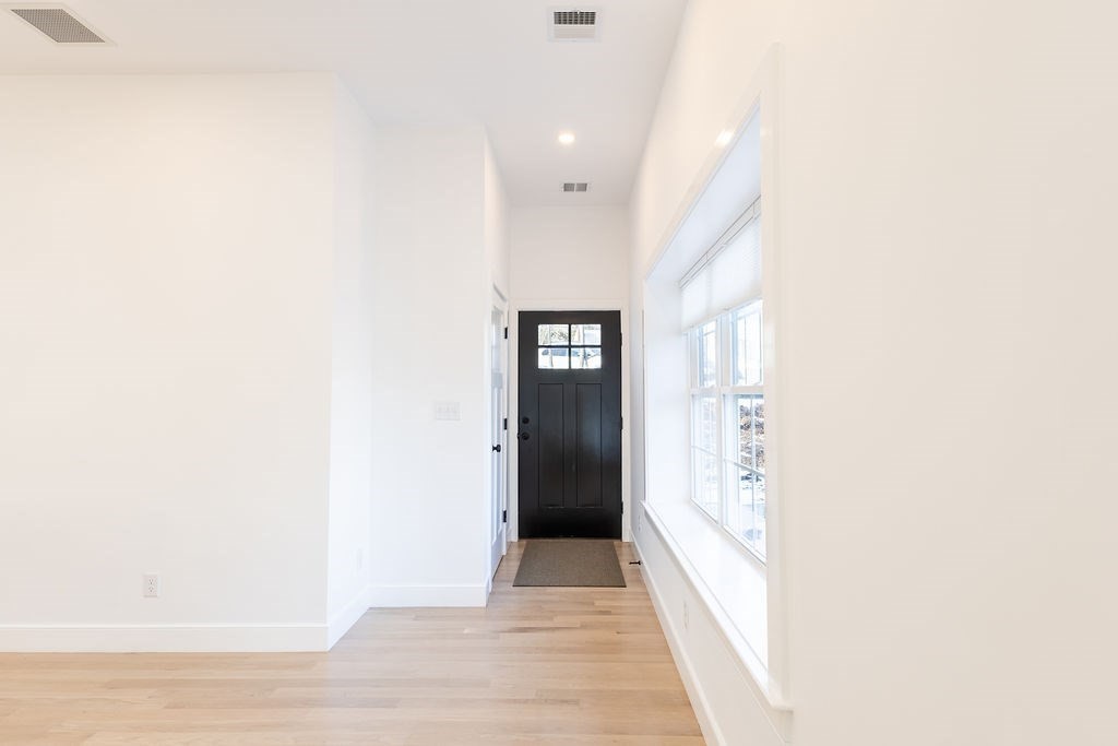 17 R Harding Road Norwood, MA 02062 - Photo 5 of 24