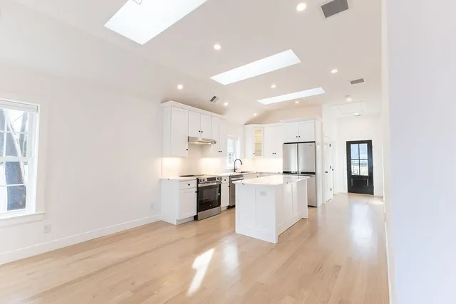 $3,100 | 17 R Harding Road, Norwood, MA 02062