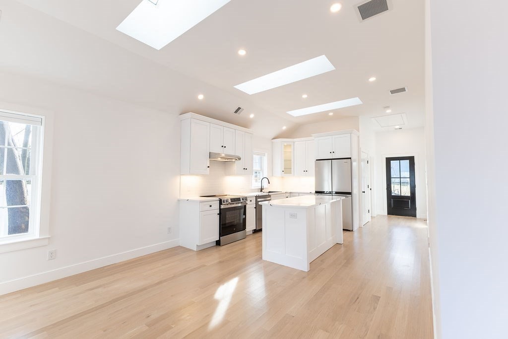 17 R Harding Road Norwood, MA 02062 - Photo 6 of 24