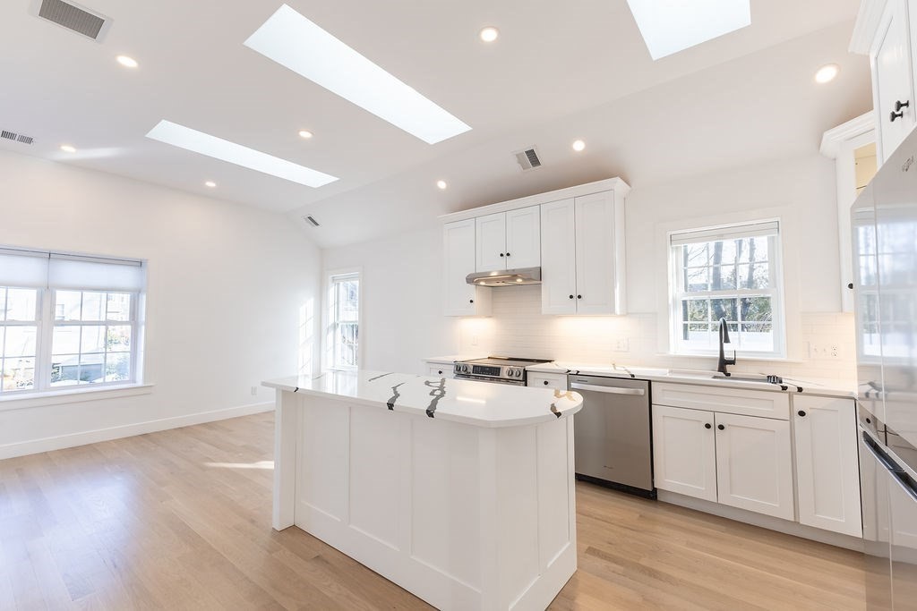 17 R Harding Road Norwood, MA 02062 - Photo 9 of 24