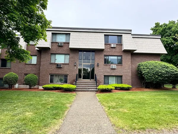 $2,500 | 5 Hallmark Gardens, Unit 6, Burlington, MA 01803
