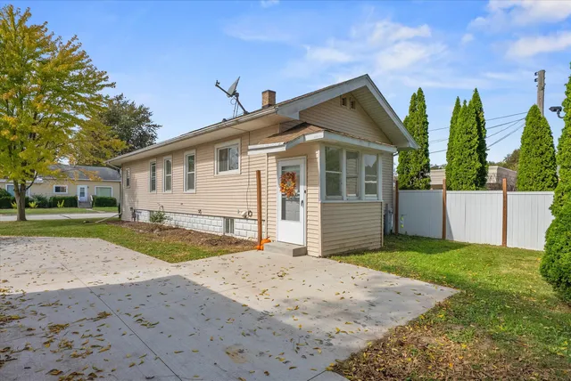 $200,000 | 110 Maple Street, Belgium, WI 53004