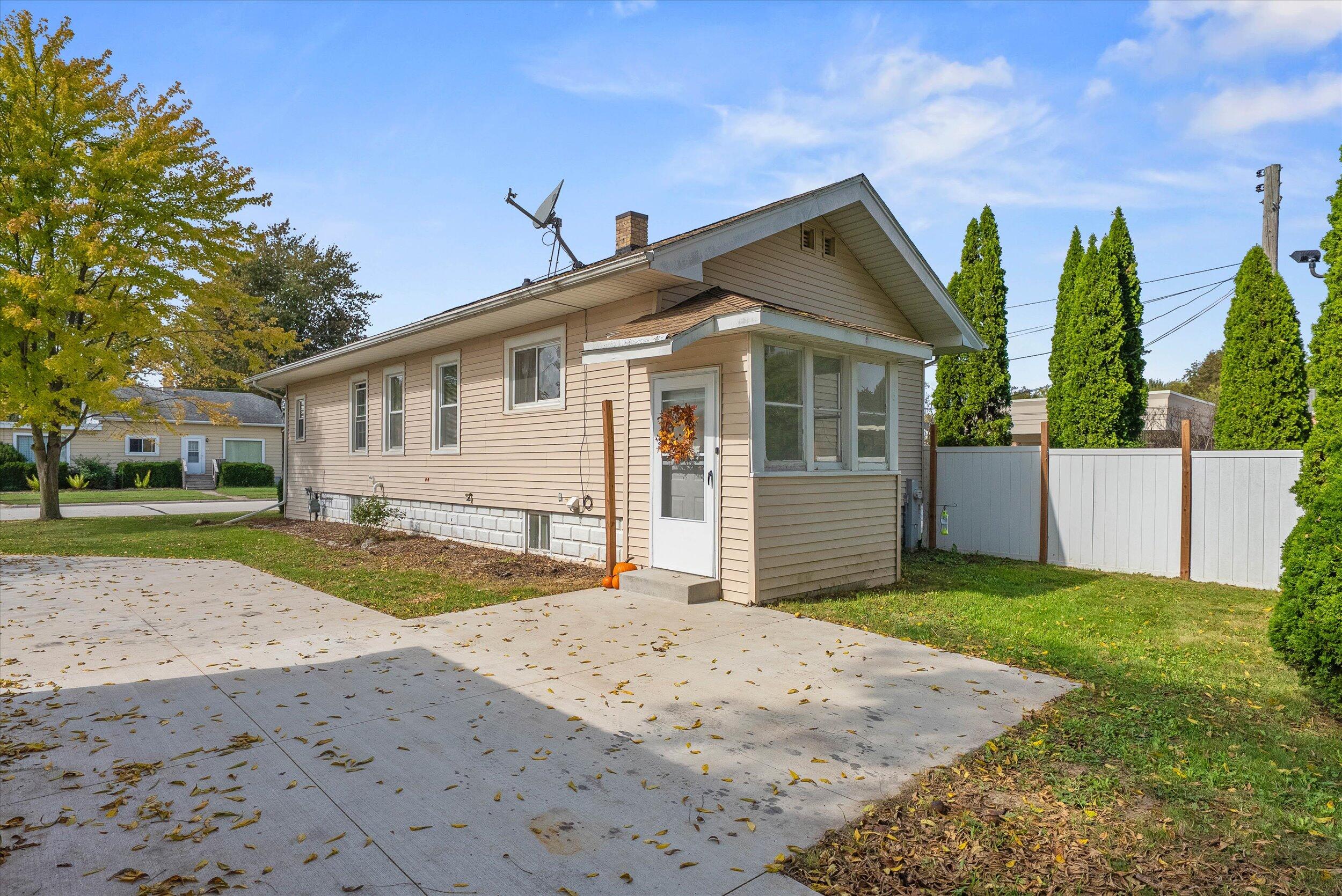 110 Maple Street Belgium, WI 53004 - Photo 25 of 27 28-Side Exterior