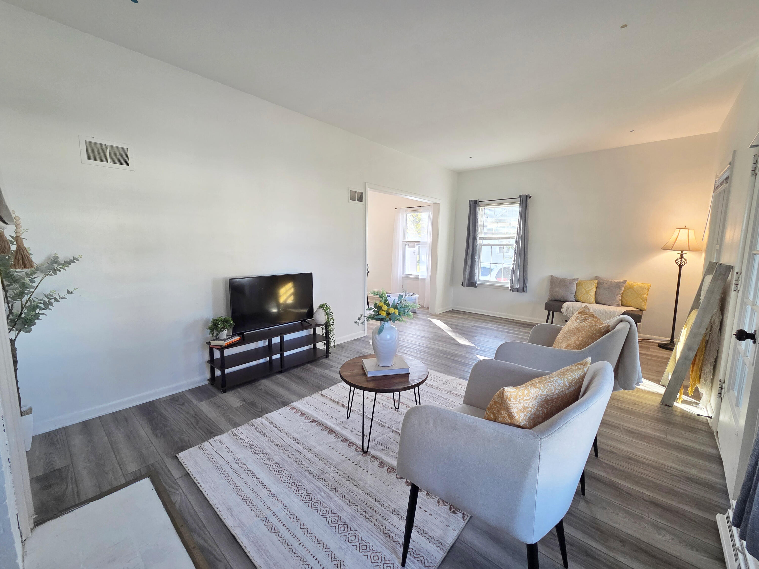 110 Maple Street Belgium, WI 53004 - Photo 5 of 27 Lumii_20251020_102514772