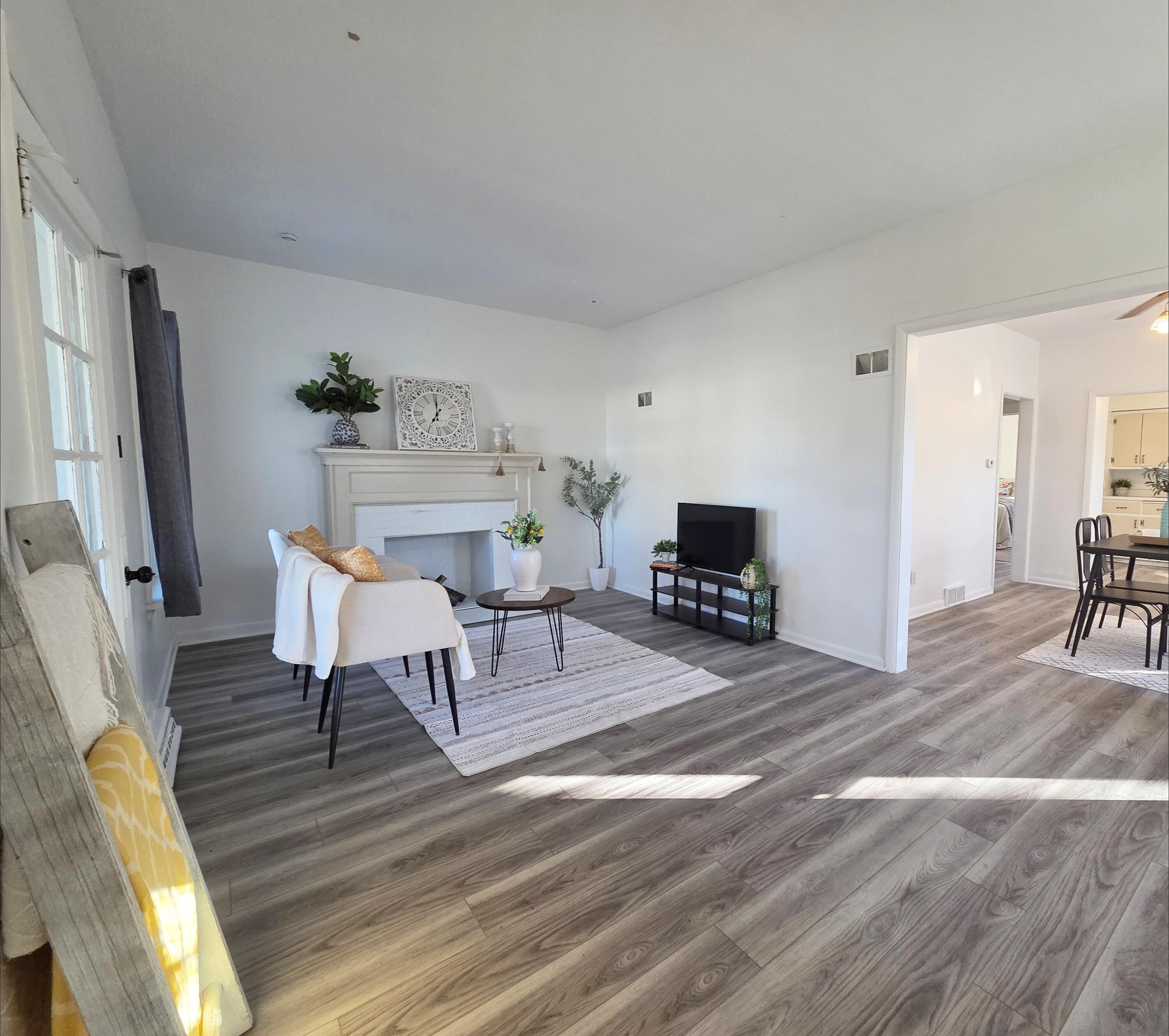 110 Maple Street Belgium, WI 53004 - Photo 6 of 27 Lumii_20251020_102408450