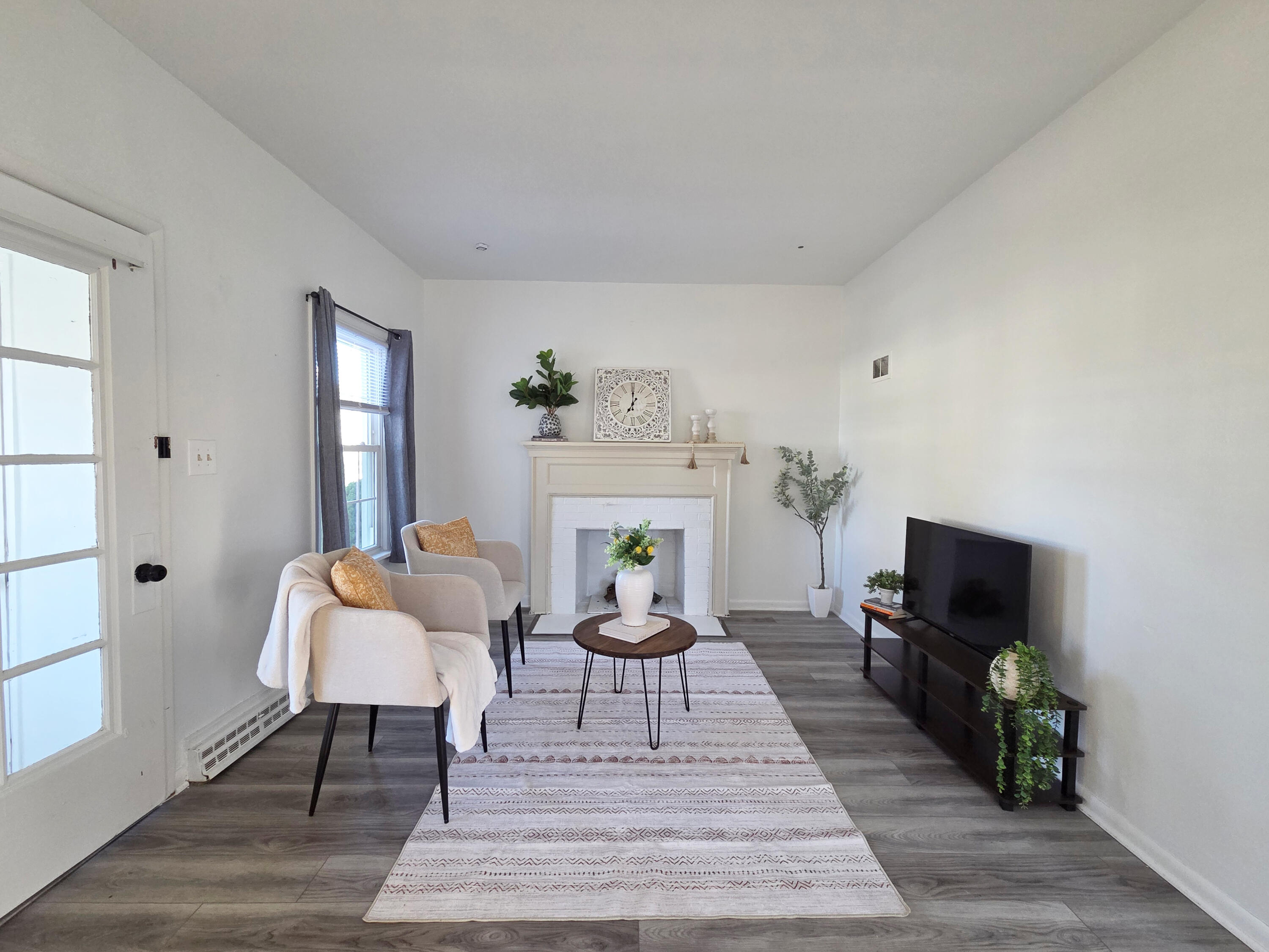 110 Maple Street Belgium, WI 53004 - Photo 7 of 27 Lumii_20251020_102455237