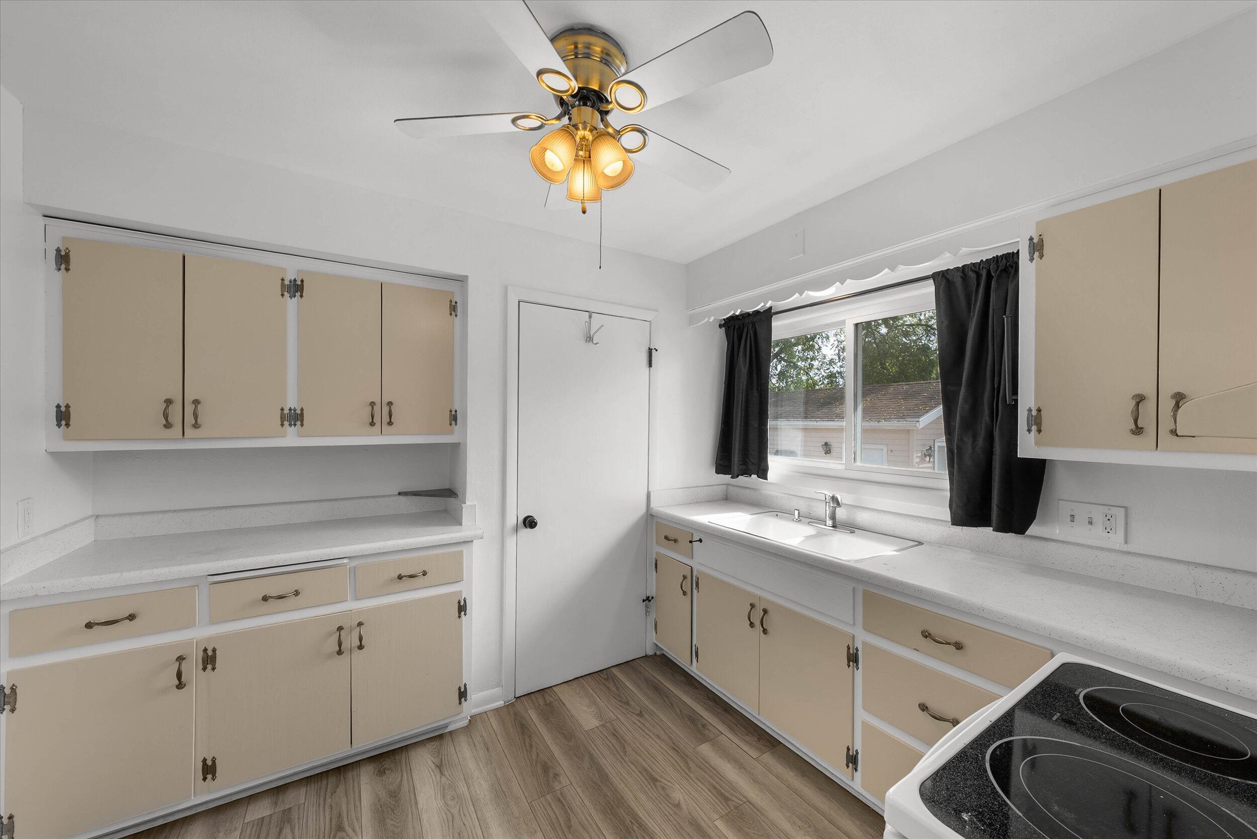 110 Maple Street Belgium, WI 53004 - Photo 8 of 27 07-Middle Coast-7