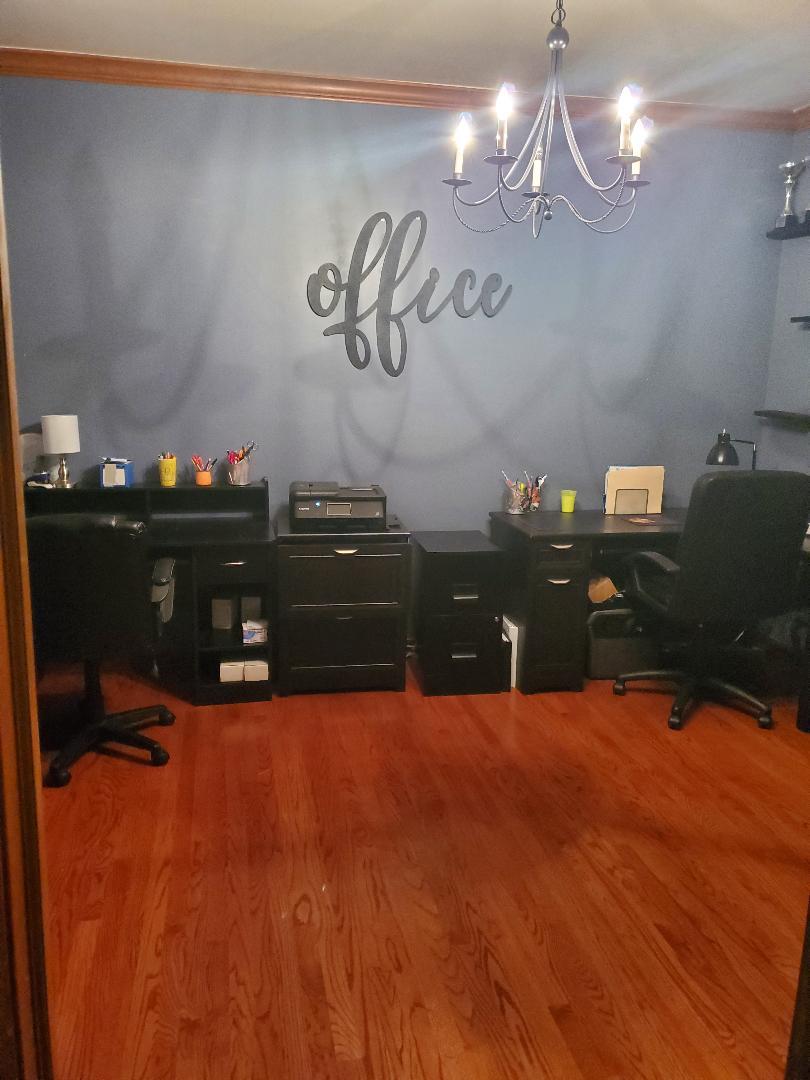 1385 Stonegate Road Algonquin, IL 60102 - Photo 8 of 32 a view of a room with a kitchen