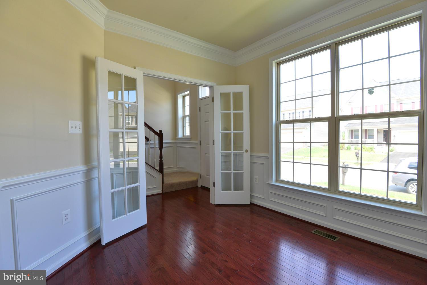8181 Ridgely Loop Severn, MD 21144 - Photo 4 of 30 Living Room