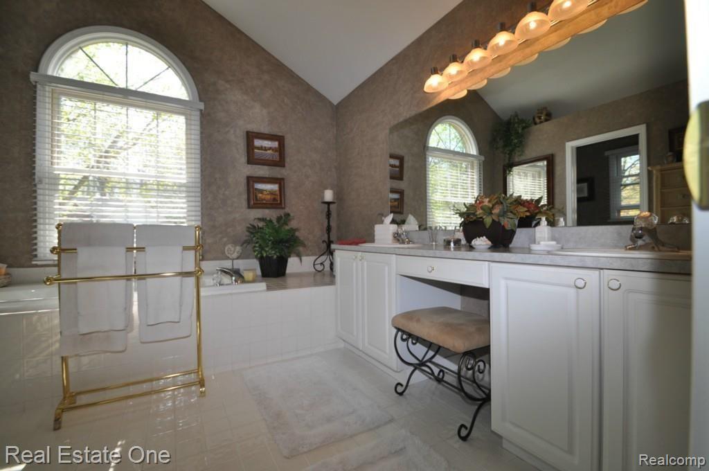 3295 Fulham Drive Rochester, MI 48309 - Photo 15 of 27 15.jpg