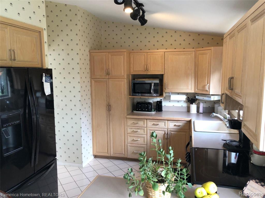 1232 Knightsbridge Road Canton, MI 48187 - Photo 4 of 18