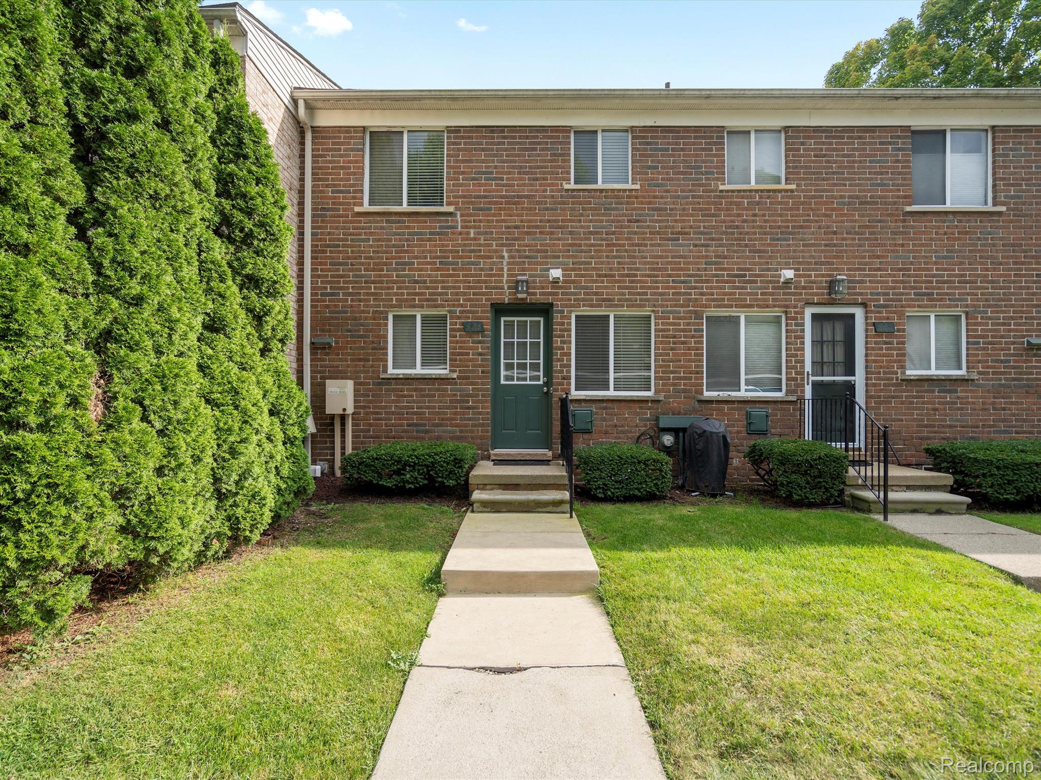 423 Miller Avenue Rochester, MI 48307 - Photo 4 of 26 Gallery Image 4