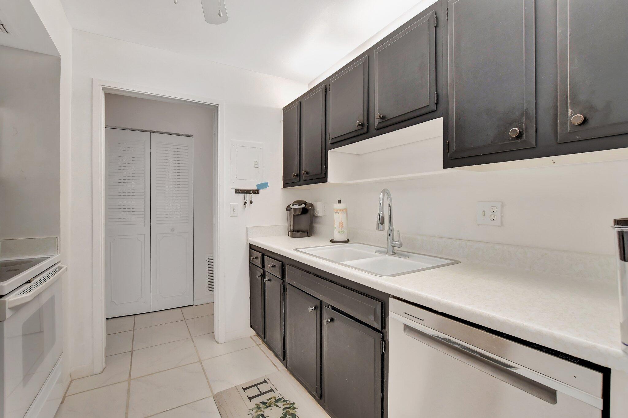 2121 North Ocean Boulevard, Unit 1406W Boca Raton, FL 33431 - Photo 9 of 55 5-web-or-mls-DSC_3331