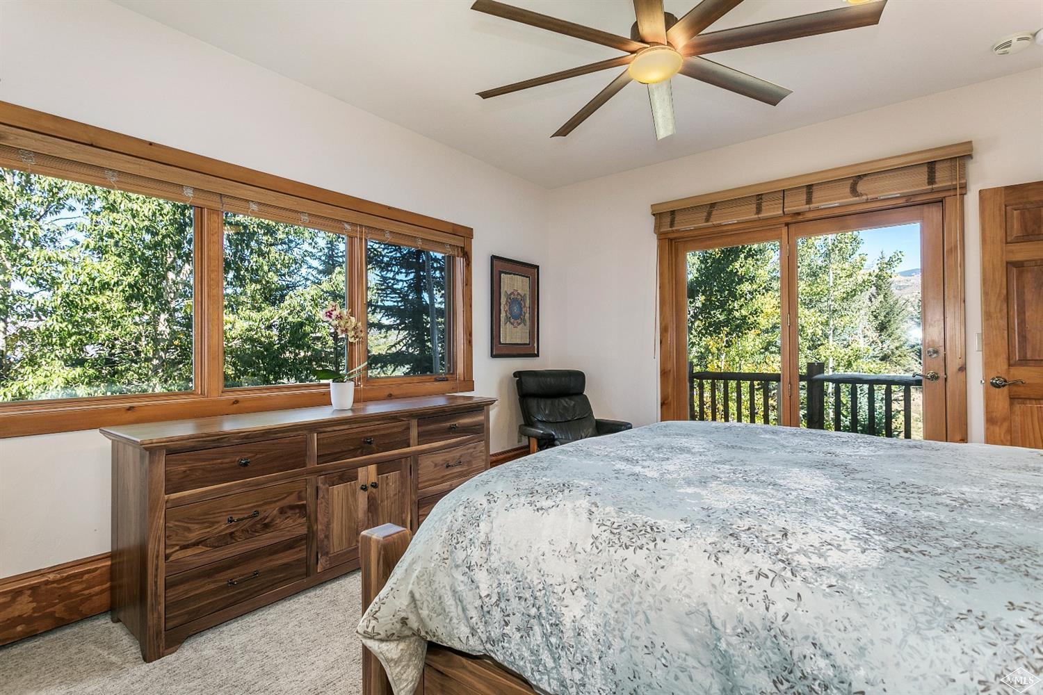 49 Knudson Ranch Road Edwards, CO 81632 - Photo 10 of 20 a living room with a large bed and a large window
