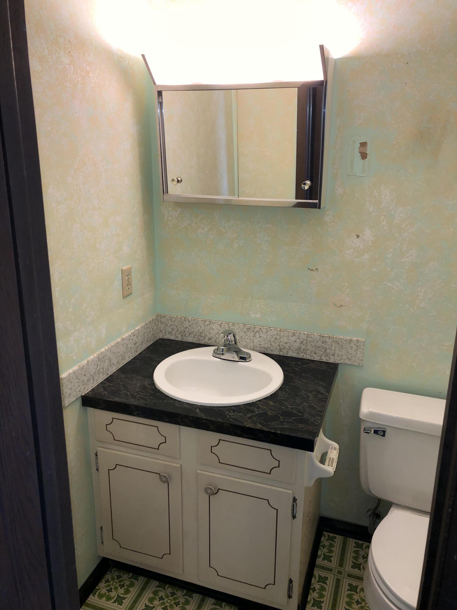 19140 Springdale Road Marysville, OH 43040 - Photo 29 of 38 Half Bath in Larger BR