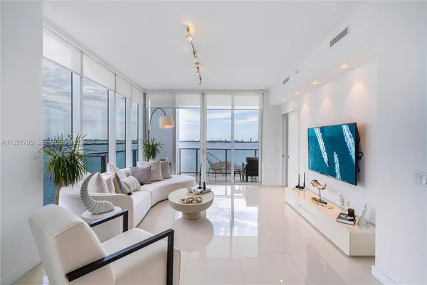 $6,000 | 601 Northeast 27th Street, Unit 1007, Miami, FL 33137