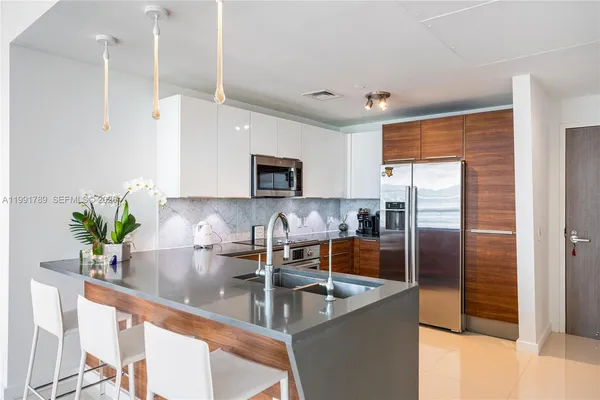 $6,000 | 601 Northeast 27th Street, Unit 1007, Miami, FL 33137