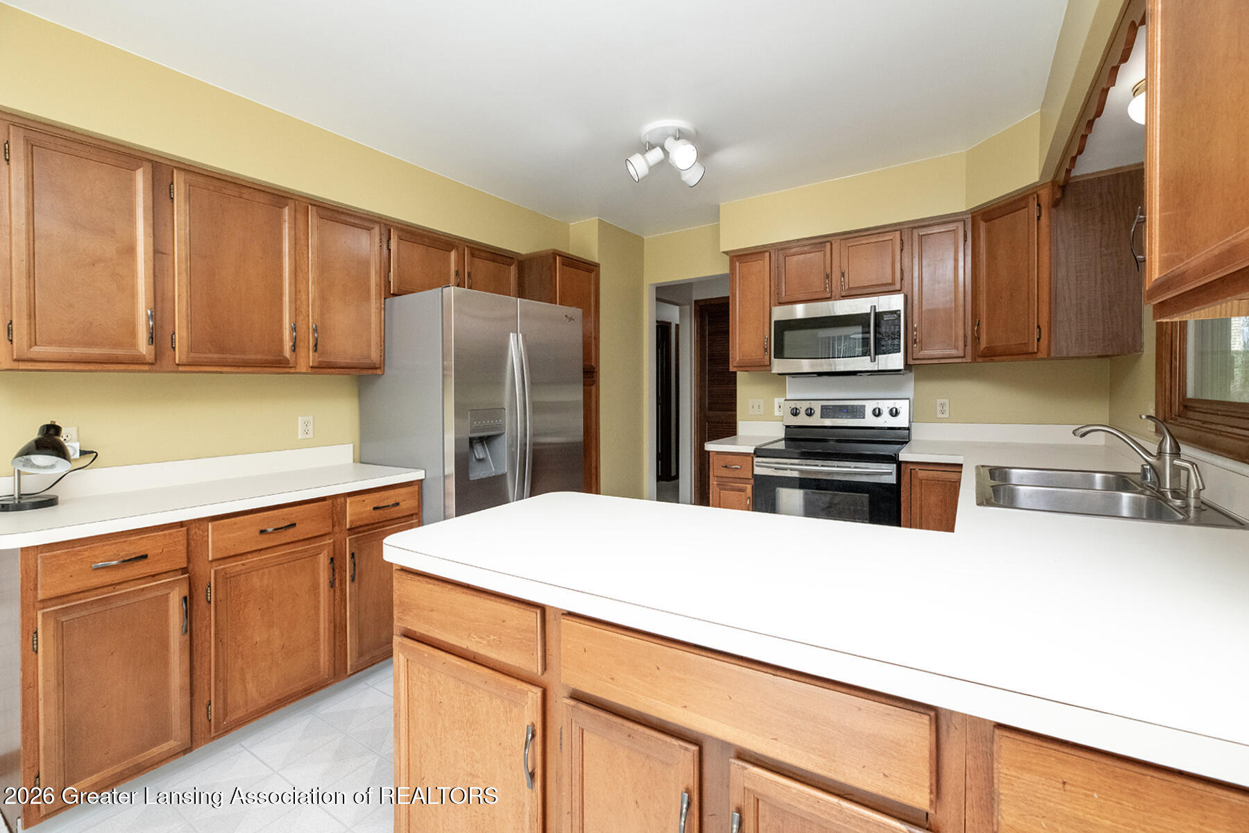 3901 Dobie Road Okemos, MI 48864 - Photo 8 of 26 08