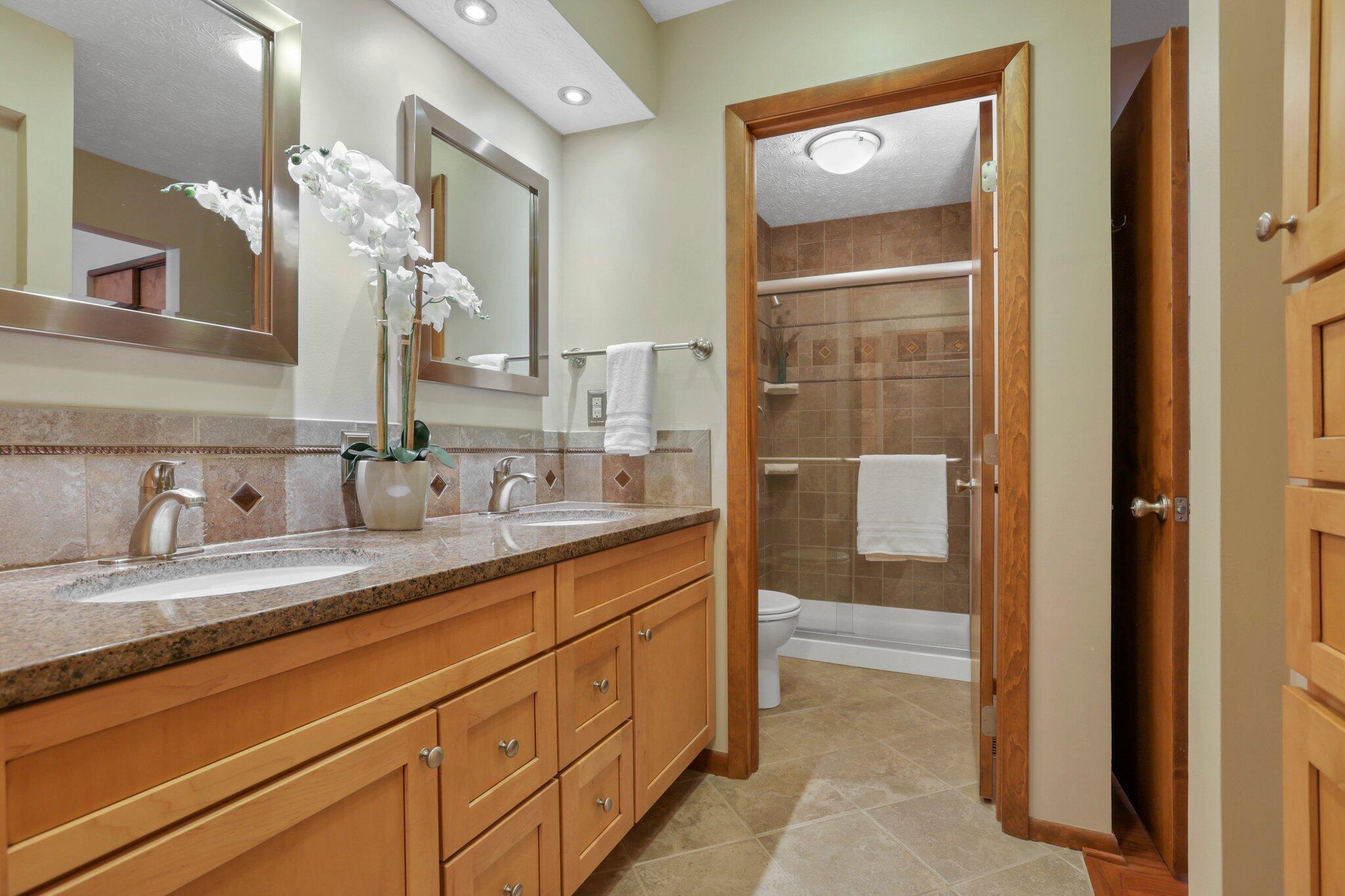 5611 Wilcox Road Dublin, OH 43016 - Photo 26 of 48 Master Bath