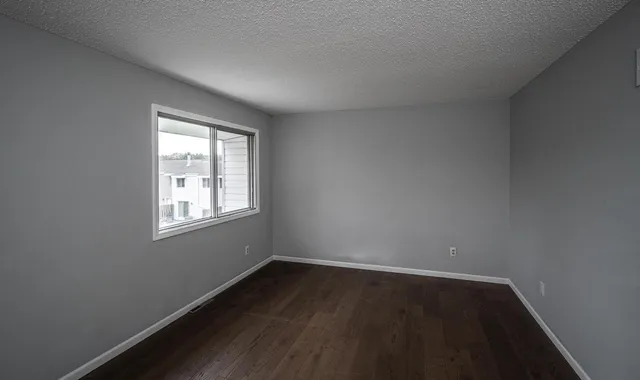 $225,000 | 2321 Pond Avenue East, Maplewood, MN 55119