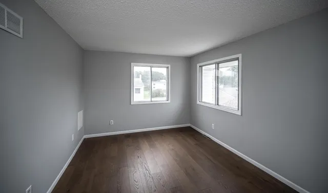 $225,000 | 2321 Pond Avenue East, Maplewood, MN 55119