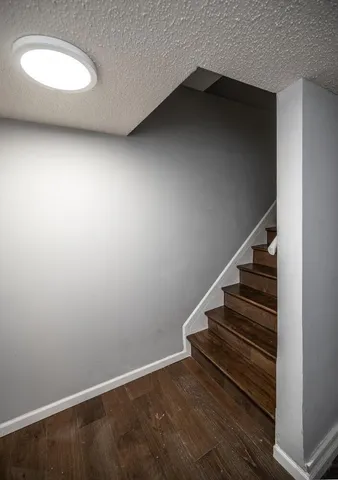 $225,000 | 2321 Pond Avenue East, Maplewood, MN 55119