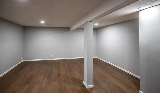 $225,000 | 2321 Pond Avenue East, Maplewood, MN 55119