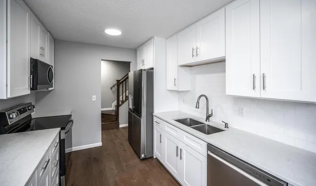 $225,000 | 2321 Pond Avenue East, Maplewood, MN 55119