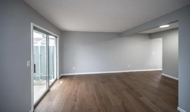 $225,000 | 2321 Pond Avenue East, Maplewood, MN 55119