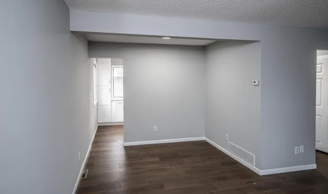 $225,000 | 2321 Pond Avenue East, Maplewood, MN 55119