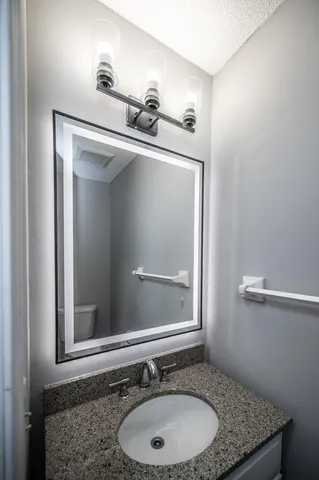 $225,000 | 2321 Pond Avenue East, Maplewood, MN 55119