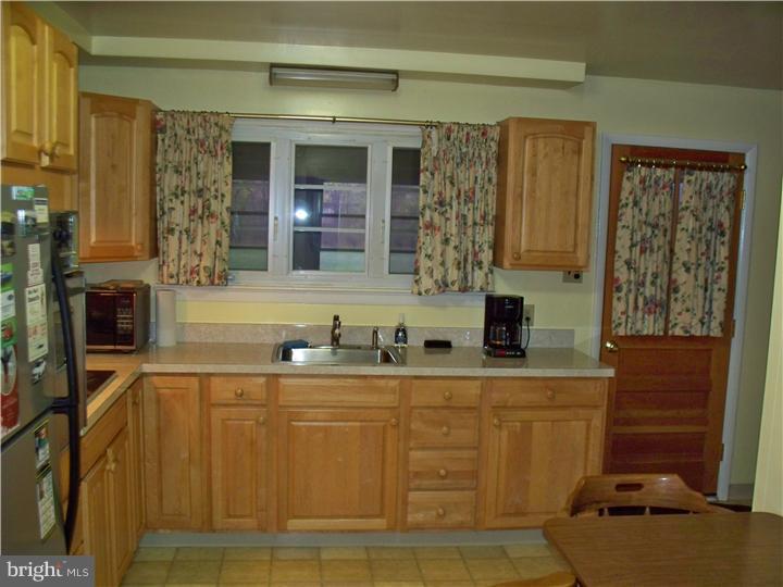 113 Stump Road North Wales, PA 19454 - Photo 3 of 13 Kitchen