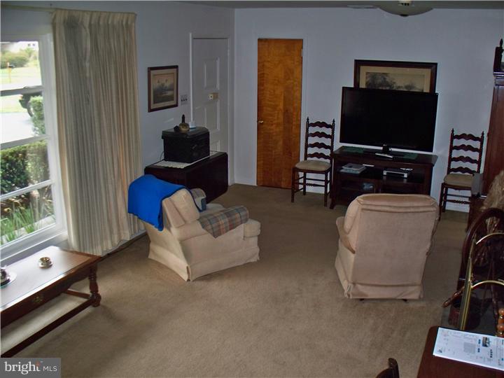 113 Stump Road North Wales, PA 19454 - Photo 4 of 13 Living Room