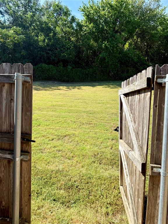 1500 Lake Shore Drive, Unit 402 Waco, TX 76708 - Photo 12 of 18 Private access to the community green space just steps from your back patio.