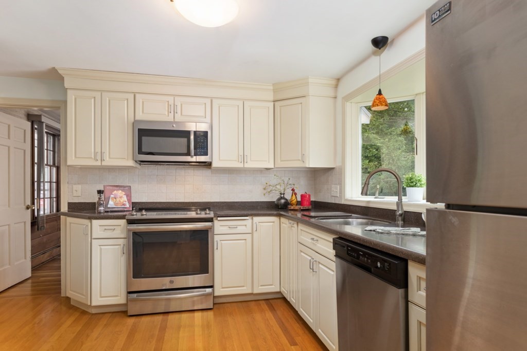 105 Gleason Road Reading, MA 01867 - Photo 12 of 40 Gallery Image 12