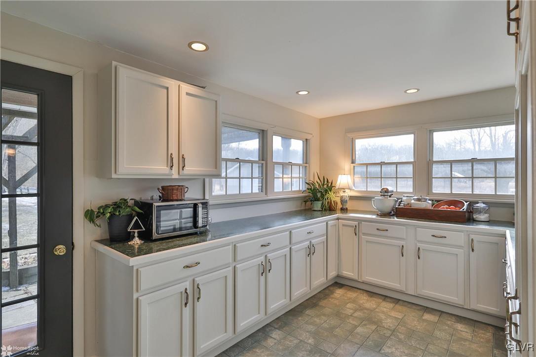 1246 Beaver Valley Road Stroudsburg, PA 18360 - Photo 16 of 42