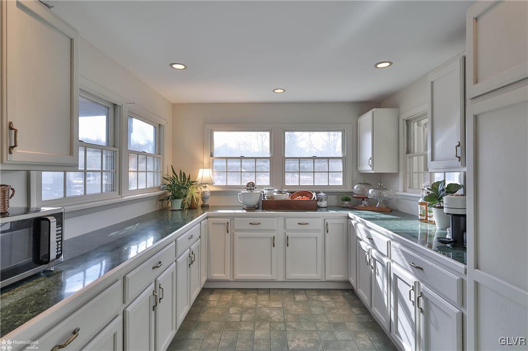 1246 Beaver Valley Road Stroudsburg, PA 18360 - Photo 17 of 42