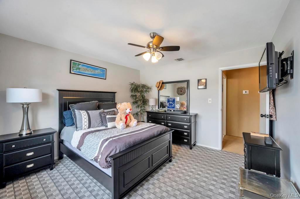 4 Long Meadow Road Commack, NY 11725 - Photo 24 of 45