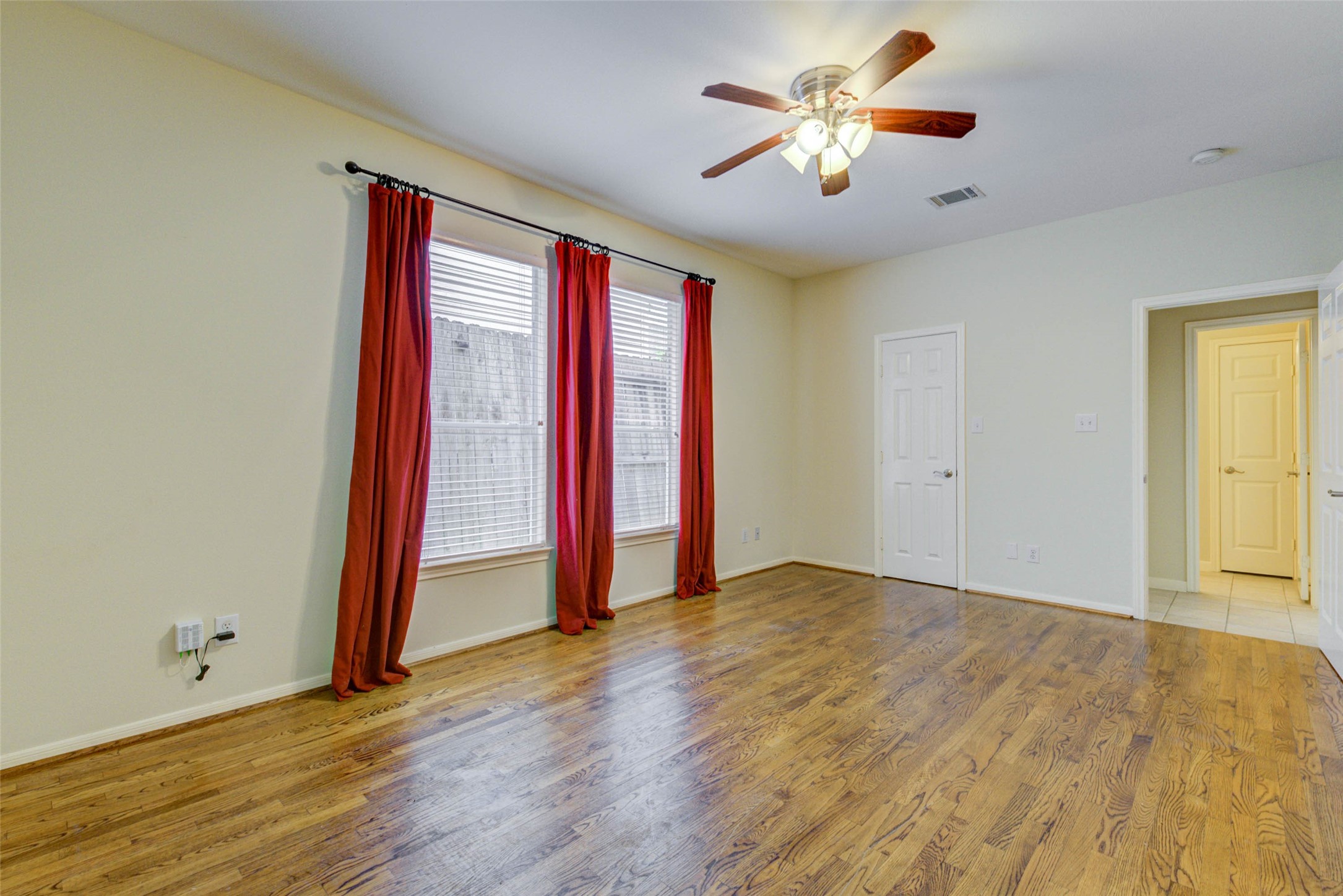 302 Fargo Street Houston, TX 77006 - Photo 8 of 15