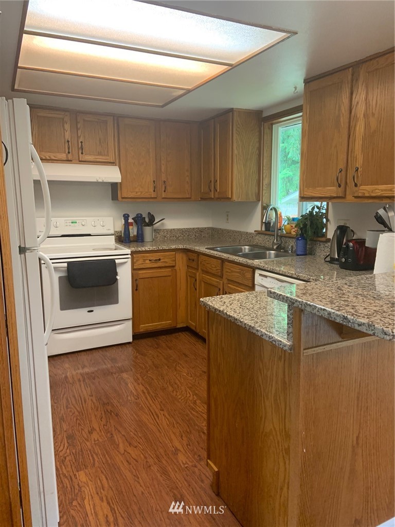 3302 198th Place Southeast Bothell, WA 98012 - Photo 5 of 19 a kitchen with stainless steel appliances granite countertop a stove a sink and a microwave