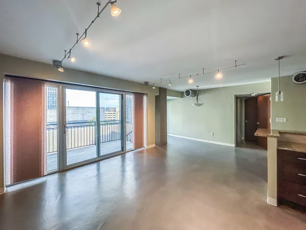 $1,995 | 800 Brazos Street, Unit 1006, Austin, TX 78701