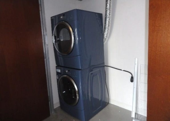 800 Brazos Street, Unit 1006 Austin, TX 78701 - Photo 15 of 26 a utility room with dryer and washer