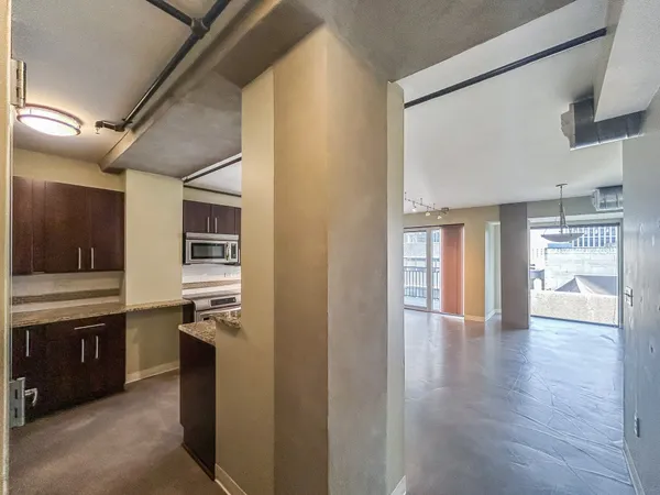 $1,995 | 800 Brazos Street, Unit 1006, Austin, TX 78701