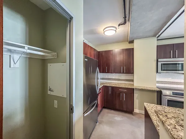 $1,995 | 800 Brazos Street, Unit 1006, Austin, TX 78701