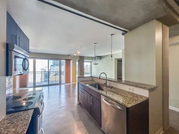 $1,995 | 800 Brazos Street, Unit 1006, Austin, TX 78701